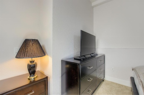 Wilshire Apartment 215 - 3 bedroom image 22